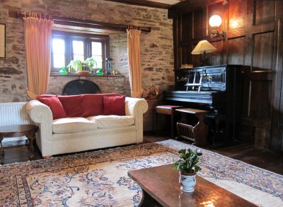 Second sitting room in Alexanderstone Manor